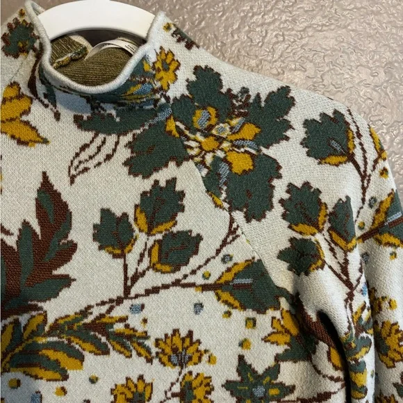 Floral mock neck sweater - Picture 8 of 12